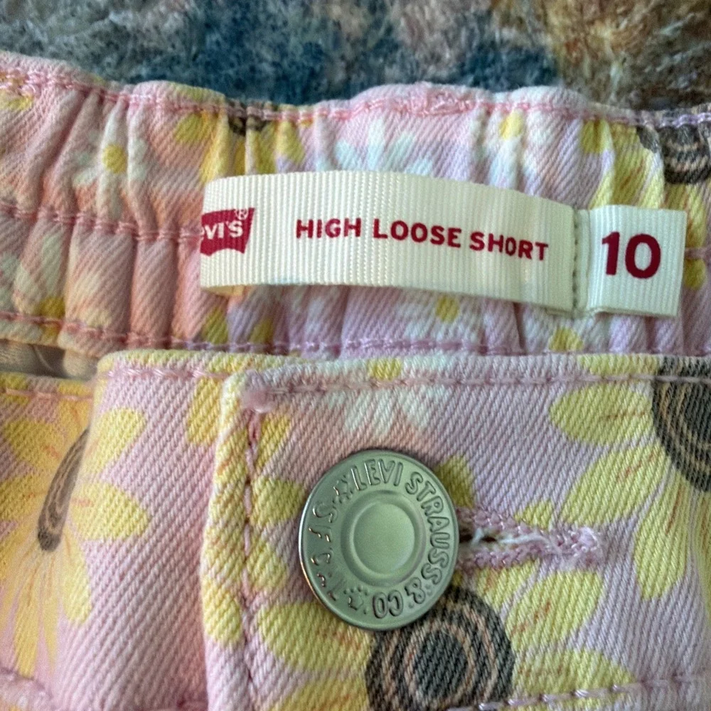 NWT Levis High Loose Shorts girls size 10, pink, white and yellow